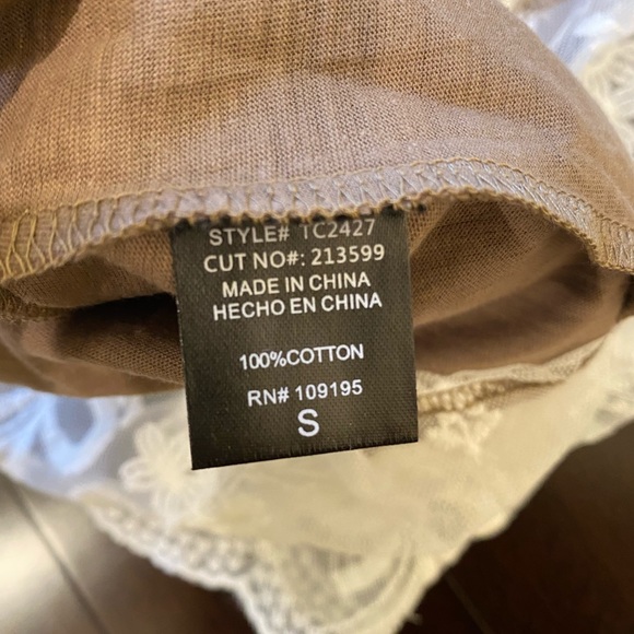 Beautiful Top - Picture 4 of 6